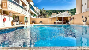 Apê c/3 dorms, piscina e 1 quadra da praia